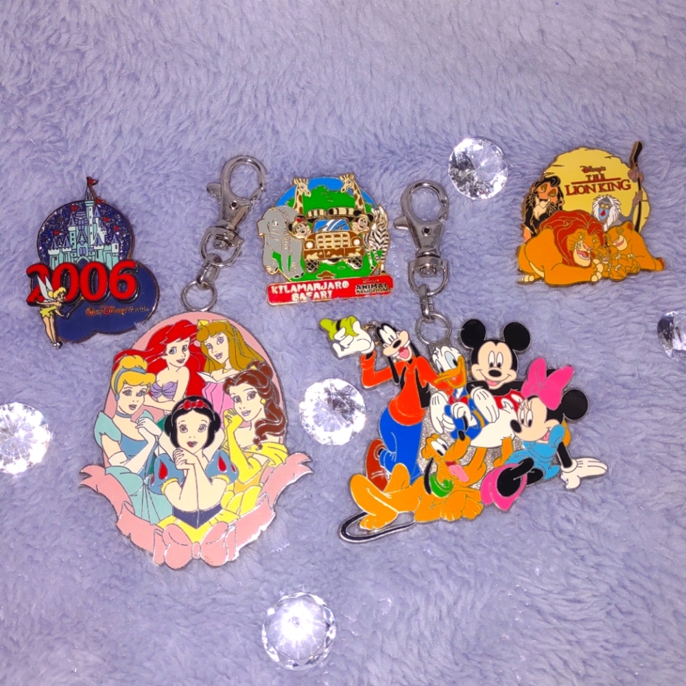 5 Official disney trading pins year 2006, 2005, and 2004